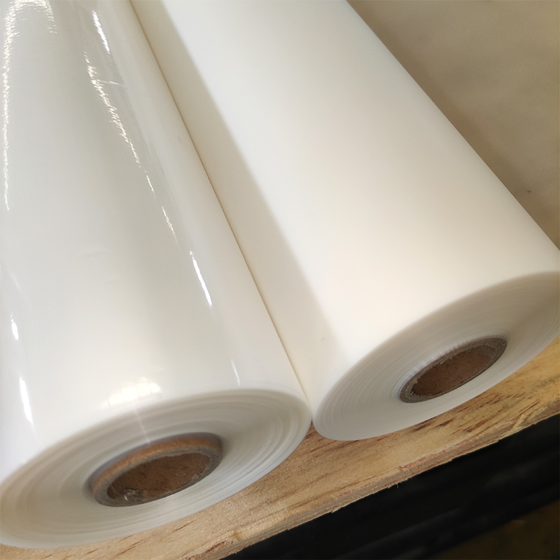 ¿Cuál es la diferencia entre una película de laminación térmica suave al tacto y una película de laminación térmica resistente a rayones?